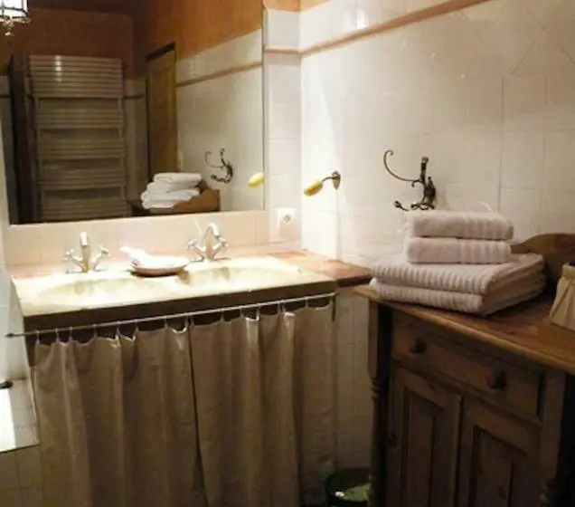 Perhehuone, B&b Le Deffends De Redon