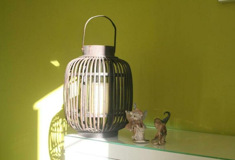 חדר משפחתי, Ar Litorienn