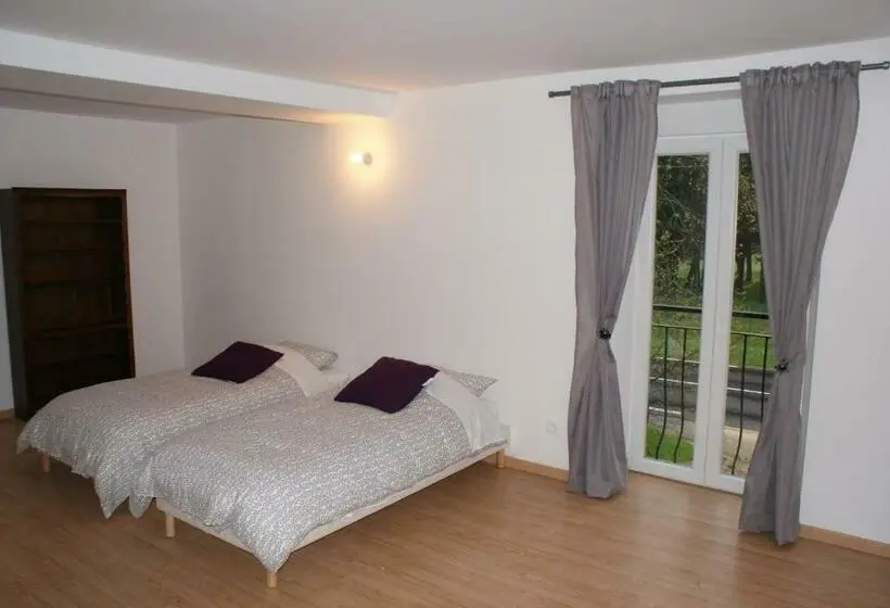 Standard Neljän Hengen Huone, Crezilles Hotes