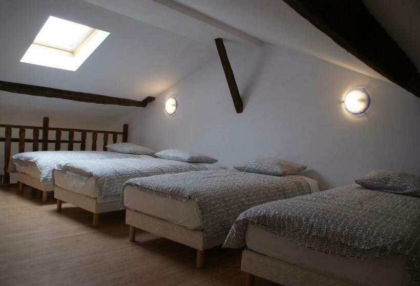 חדר משפחתי, Crezilles Hotes