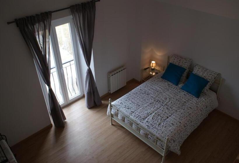 חדר משפחתי, Crezilles Hotes