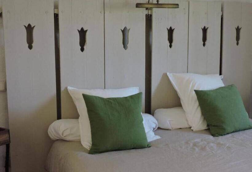 Номер Superior, La Nesquière Chambres D Hôtes