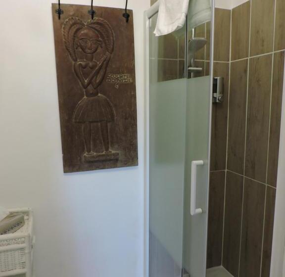 Дом 4 Спальни, La Nesquière Chambres D Hôtes