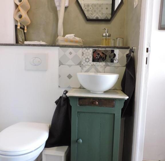 Дом 4 Спальни, La Nesquière Chambres D Hôtes