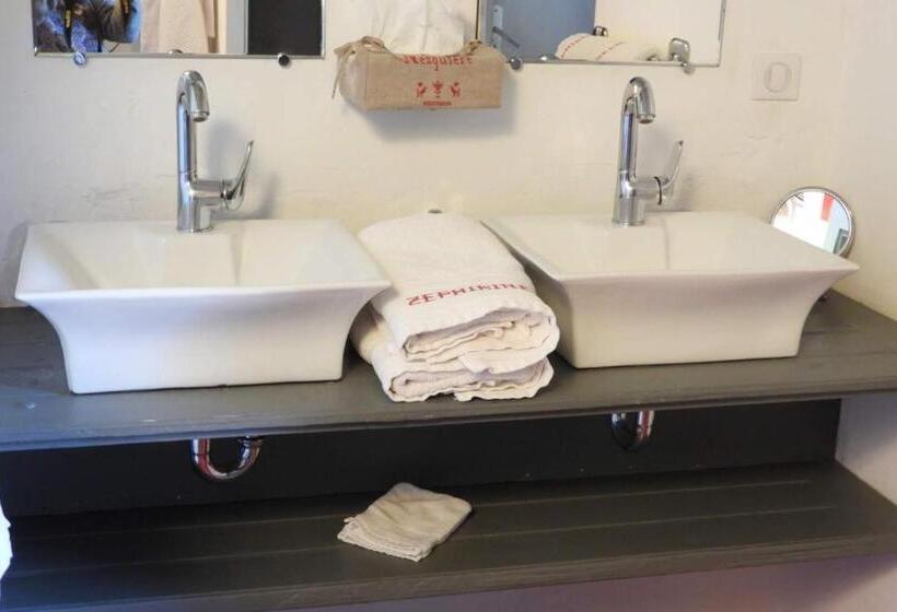 Номер Стандарт, La Nesquière Chambres D Hôtes