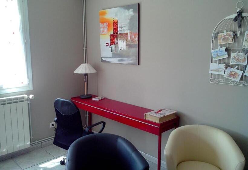 غرفة سوبيريور سرير كينج, Le Panorama   Chambres D Hôtes   Cuisine Disponible