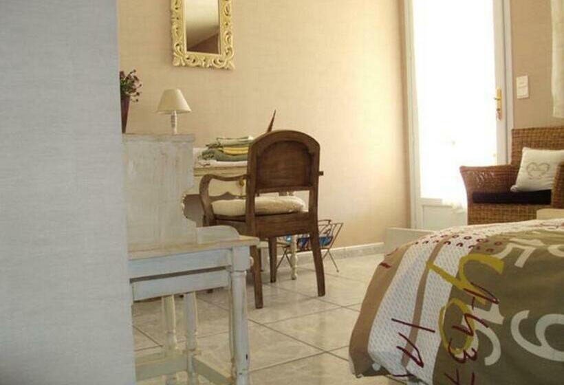 غرفة قياسية سرير كينج, Le Panorama   Chambres D Hôtes   Cuisine Disponible