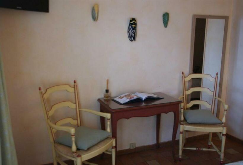 标准间, Auberge Des Glycines