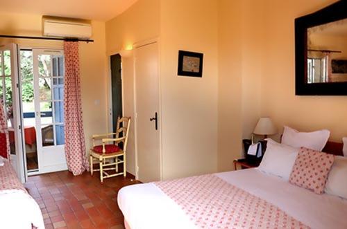 标准间带阳台, Auberge Des Glycines