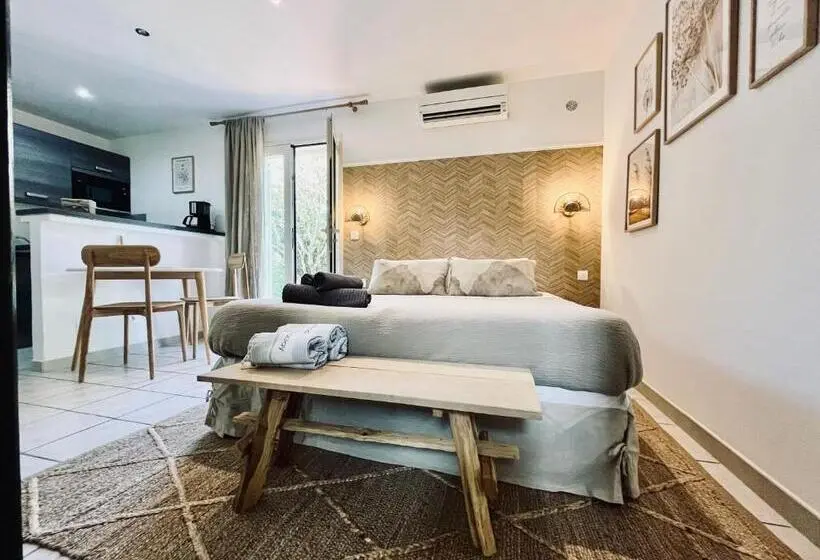 Standard-studio, Domaine De Licetto