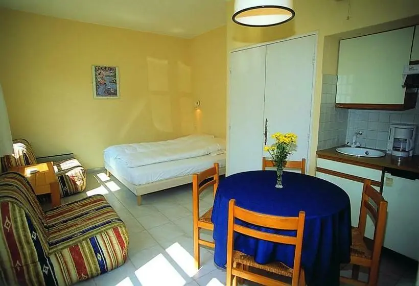 اتاق راحتی, Hôtel Lou Paouvadou
