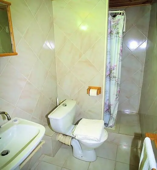 اتاق راحتی, Hôtel Lou Paouvadou