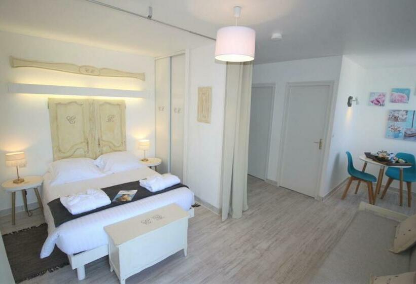 Студия Стандарт, Logis Hôtel & Restaurant Au Clos Paillé Charme & Caractère