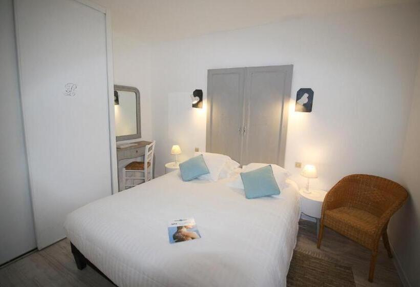 带1个卧室的高级公寓, Logis Hôtel & Restaurant Au Clos Paillé Charme & Caractère