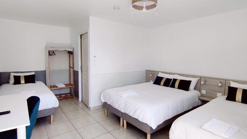 スタンダード4人部屋, Villa