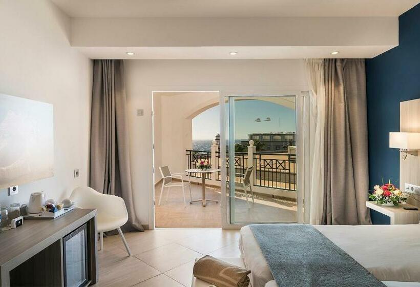 غرفة قياسية إطلالة جانبية علي البحر, Royal Palm Resort & Spa - Adults Only