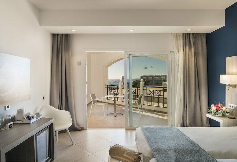غرفة قياسية إطلالة جانبية علي البحر, Royal Palm Resort & Spa - Adults Only