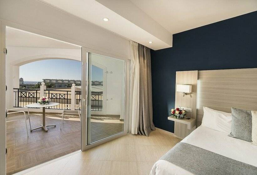 غرفة قياسية إطلالة جانبية علي البحر, Royal Palm Resort & Spa - Adults Only