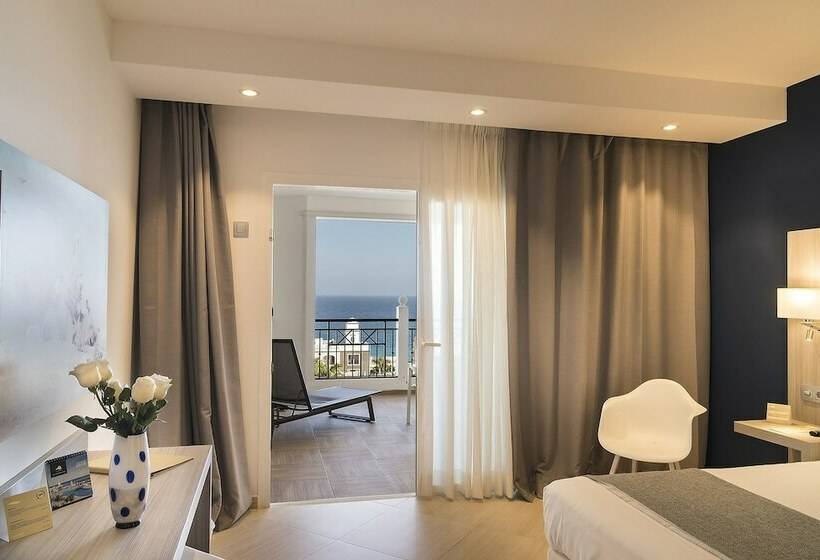 غرفة قياسية مطلّة علي البحر, Royal Palm Resort & Spa - Adults Only