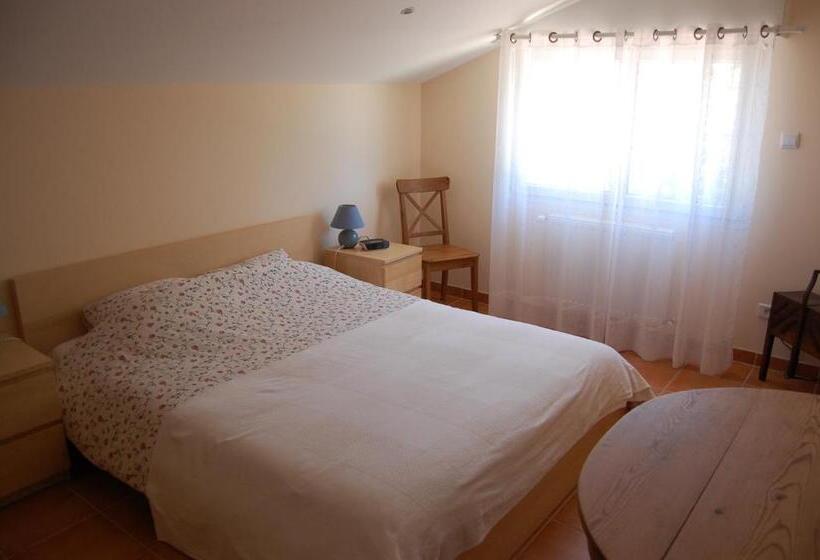 غرفة قياسية, Douce France 82