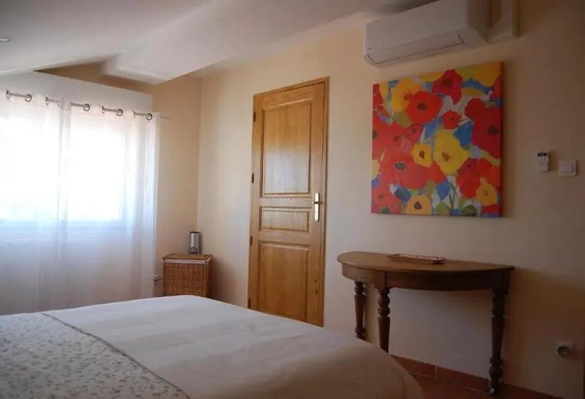 Standard-huone, Douce France 82