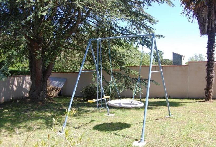 شقة غرفتين, Douce France 82