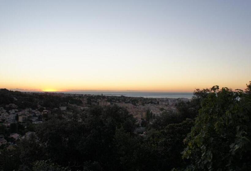 غرفة قياسية إطلالة جانبية علي البحر, Chambres D'hôtes Les Terrasses Du Soleil
