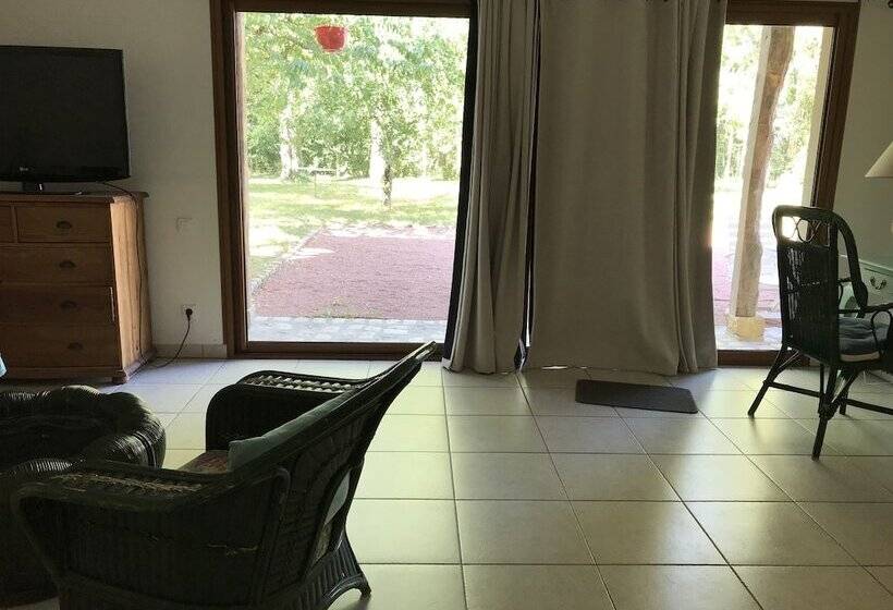 جناح, La Ferme Aux Biches