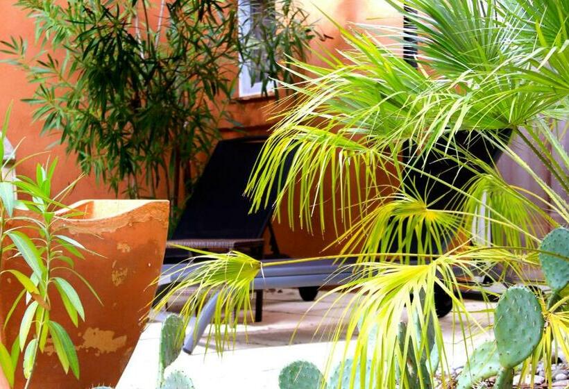 בקתה סופריור, Le Mas De La Lombarde