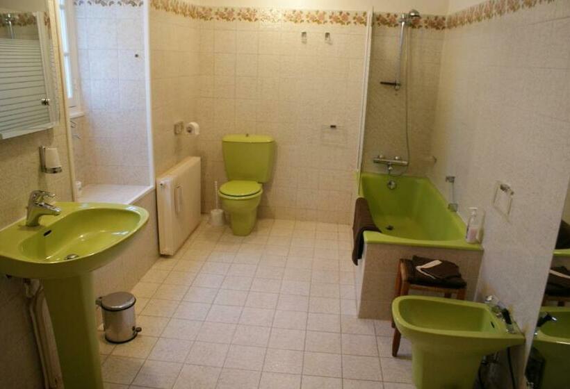 Номер Стандарт Трехместный, Le Puits Fortifié