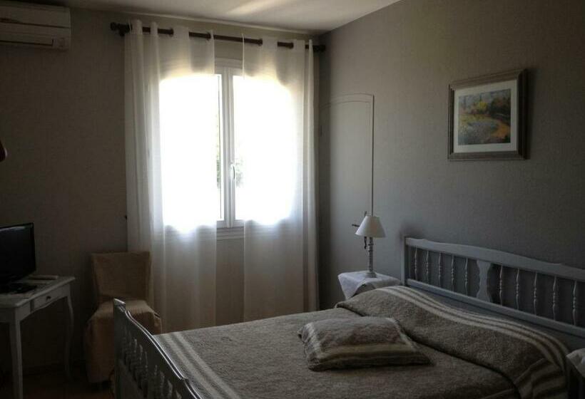 غرفة قياسية مزوَّدة بتراس, Logis Du Comte