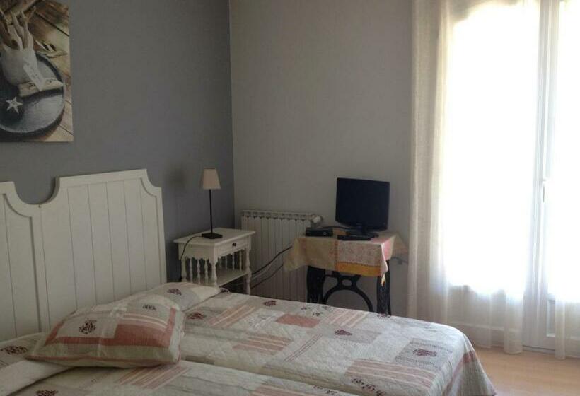 غرفة قياسية مزوَّدة بتراس, Logis Du Comte