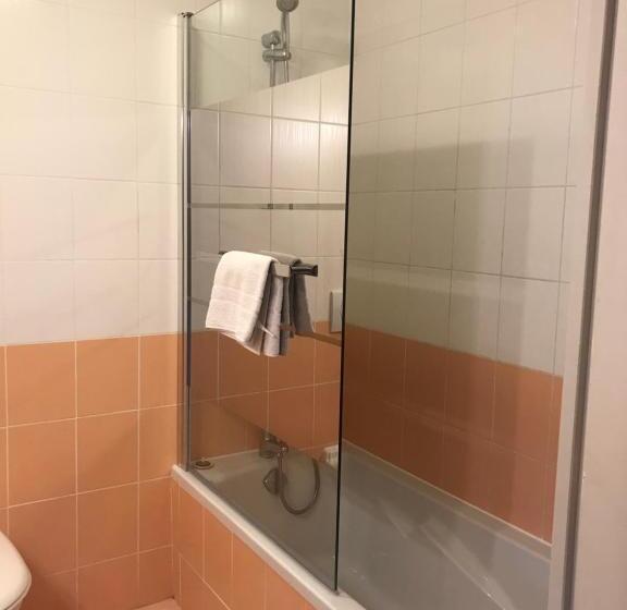 标准三人间, Abel Hôtel