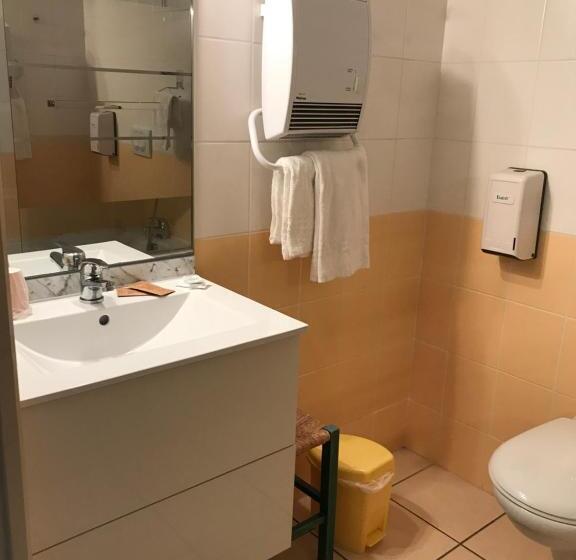 标准三人间, Abel Hôtel