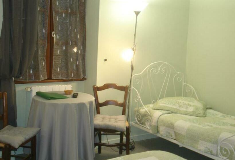 스탠다드 룸, Auberge Aux Portes De Conques