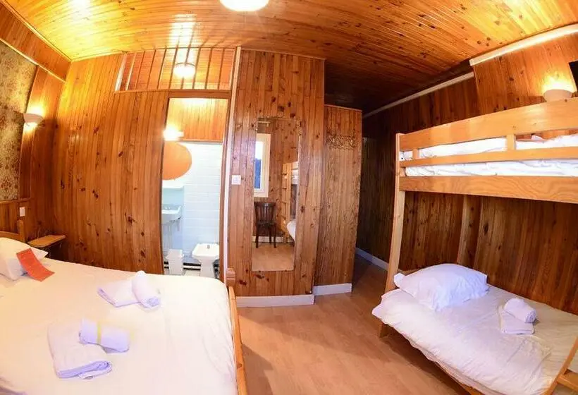 Standard Neljän Hengen Huone, Auberge Du Virage