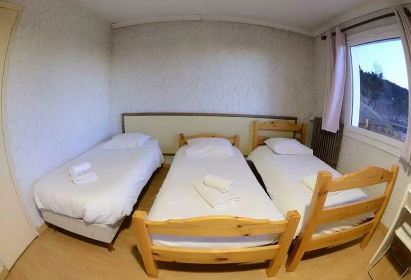 Standard Viiden Hengen Huone, Auberge Du Virage