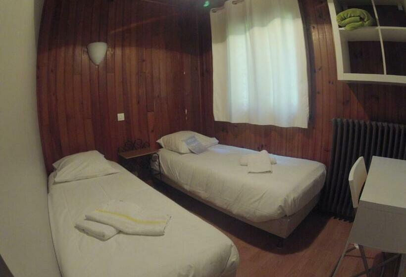 اتاق استاندارد, Auberge Du Virage