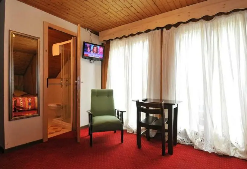 Standard Kolmen Hengen Huone, Hôtel Le Mont Jorat