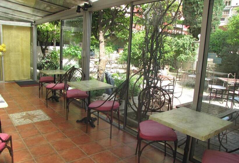 标准房带园景, Hôtel Les Orangers