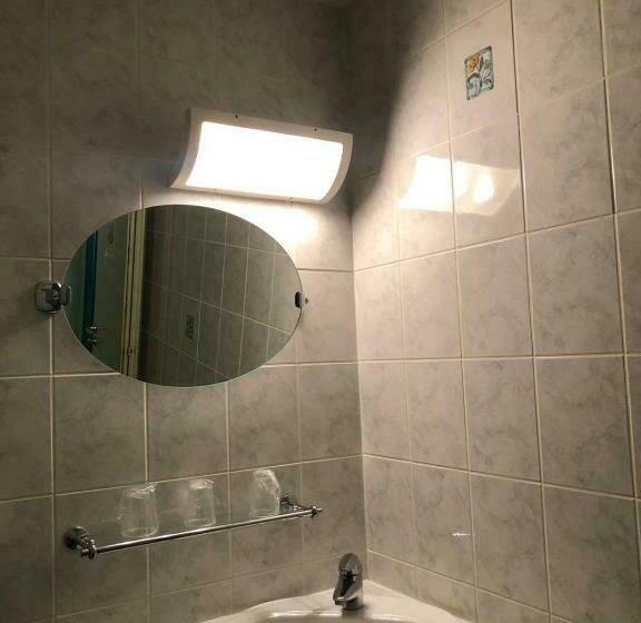 Номер Стандарт Трехместный, Hôtel Restaurant De L Europort