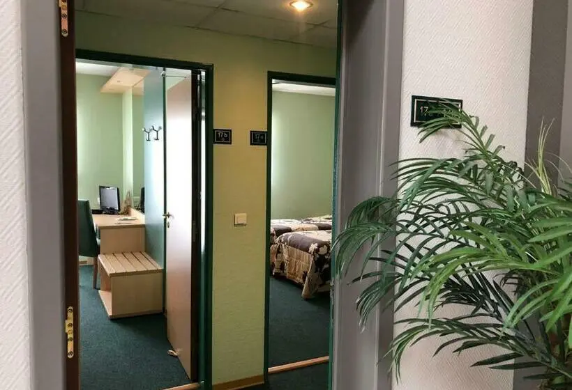 Standard Neljän Hengen Huone, Hôtel Restaurant De L Europort