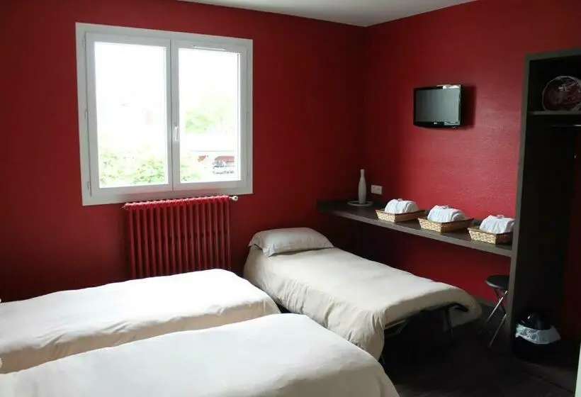 Standard Kolmen Hengen Huone, La Hourquie Café