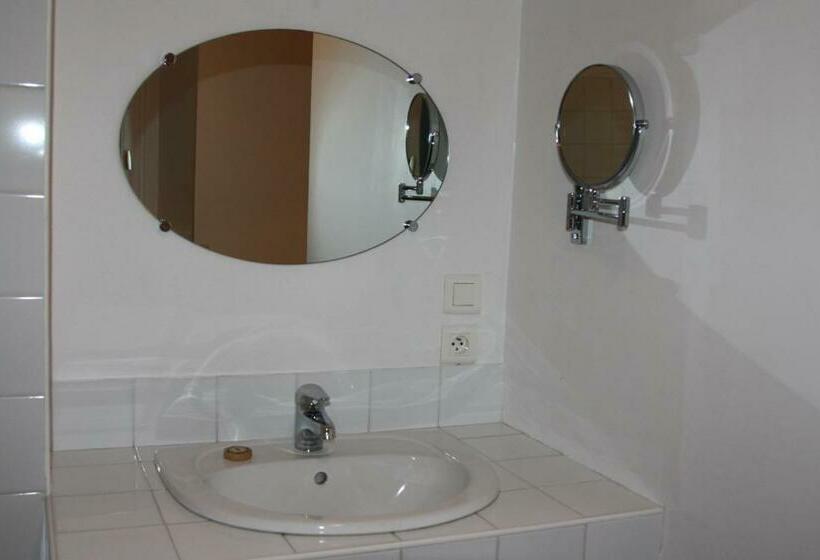 标准间, Domaine De Lesvaniel