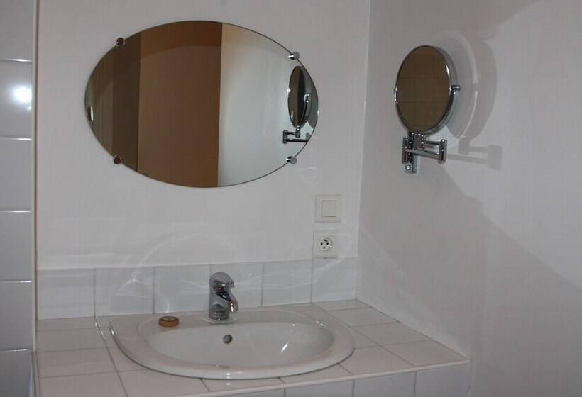 标准间, Domaine De Lesvaniel