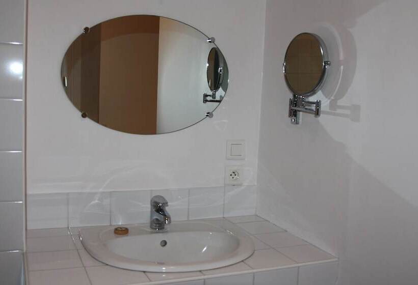 标准间, Domaine De Lesvaniel