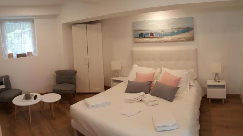 Hus 3 Soveværelser, Le Castel Guesthouse