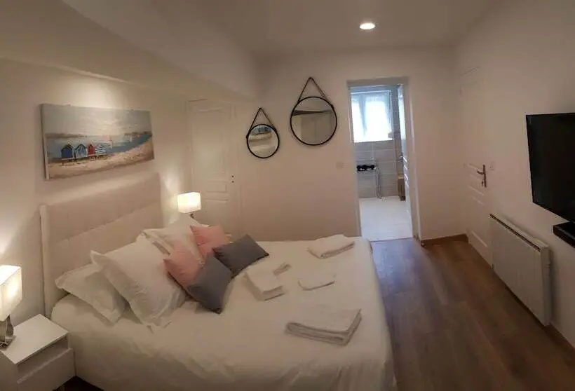 3ベッドルームハウス, Le Castel Guesthouse