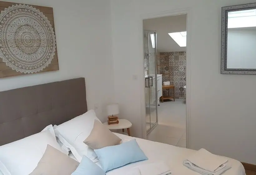 3ベッドルームハウス, Le Castel Guesthouse