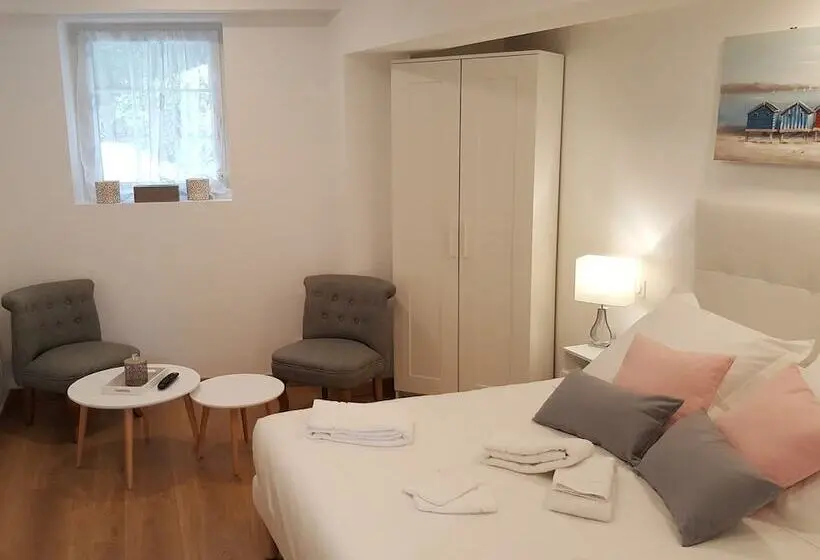 3ベッドルームハウス, Le Castel Guesthouse